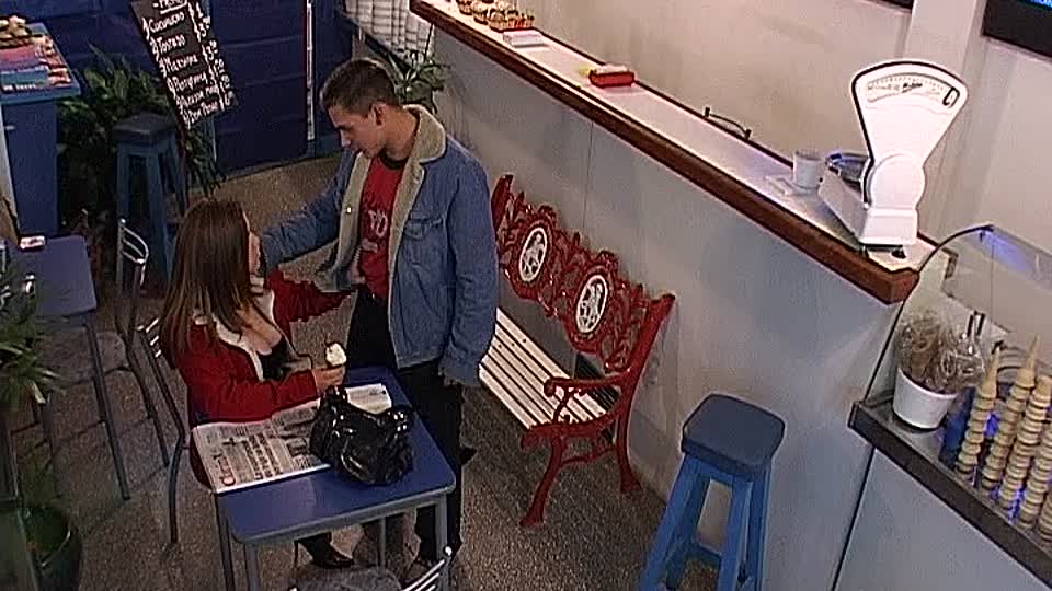 Kellner kriegt Blowjob im Café Kellner kriegt Blowjob im Café